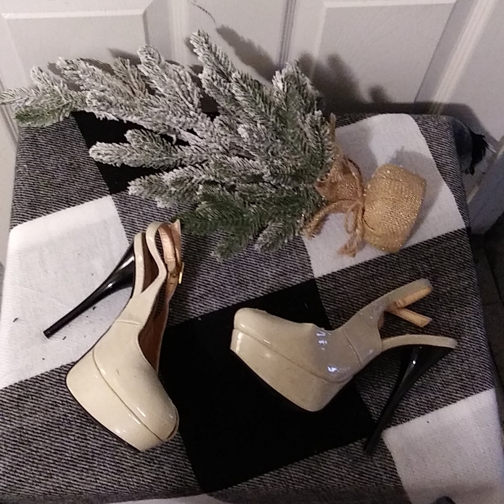 Heels - Picture 2 of 3